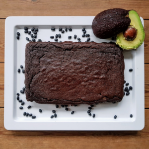 Sort bønne brownie med avocado